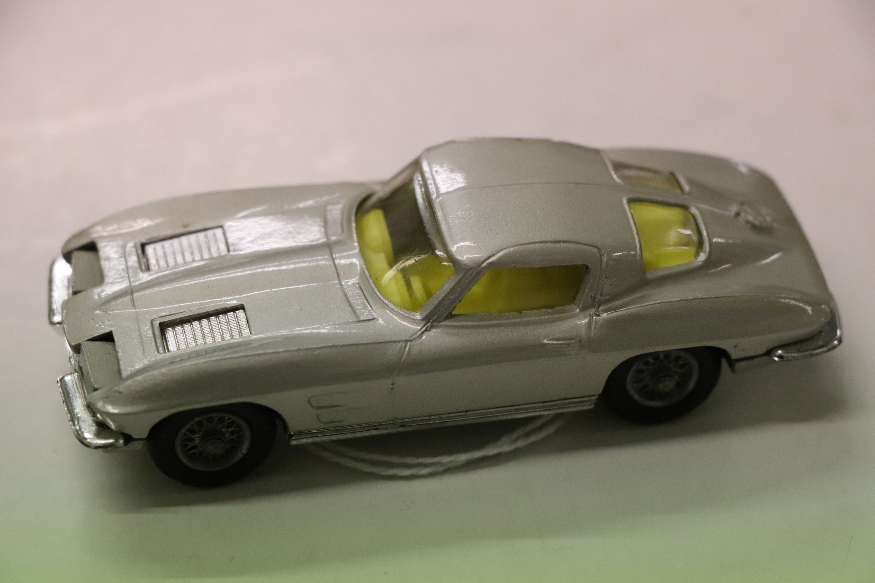 Boxed Corgi 310 Chevrolet Corvette Sting Ray in silver with yellow interior, diecast excellent, - Image 5 of 5