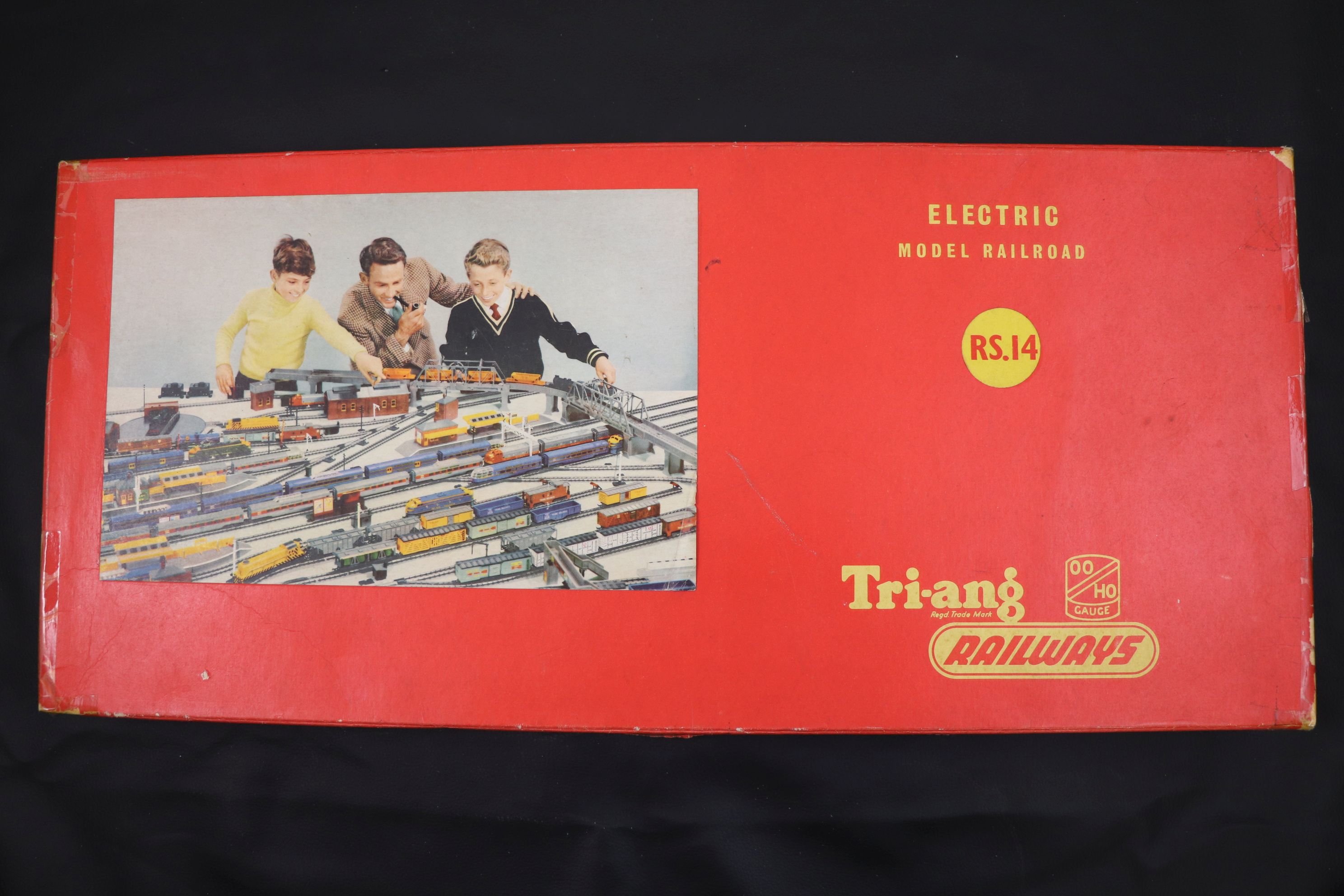 Boxed Triang OO gauge RS14 Electric Train Set complete with engine coaches and track