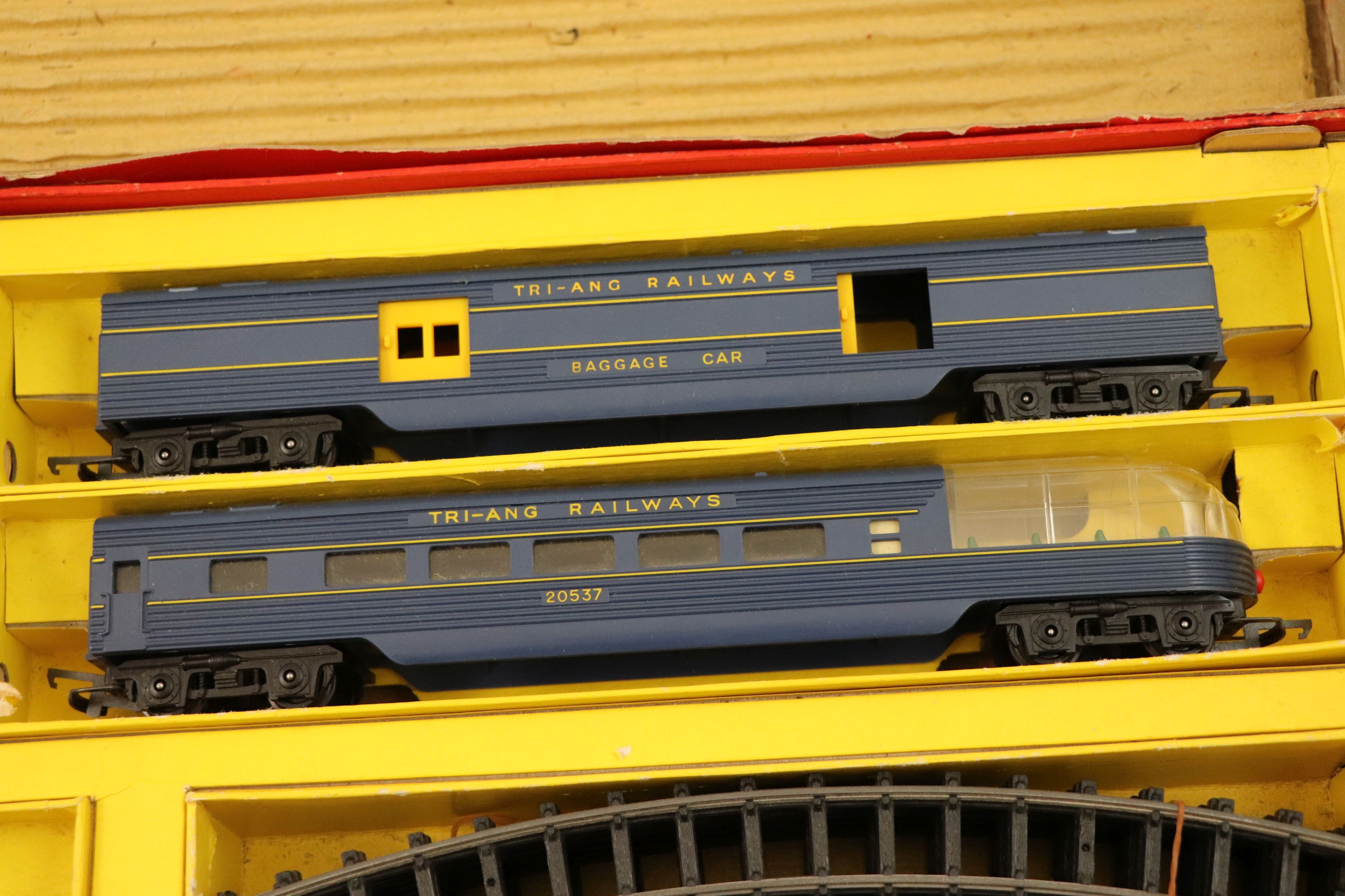 Boxed Triang OO gauge RS14 Electric Train Set complete with engine coaches and track - Image 5 of 6