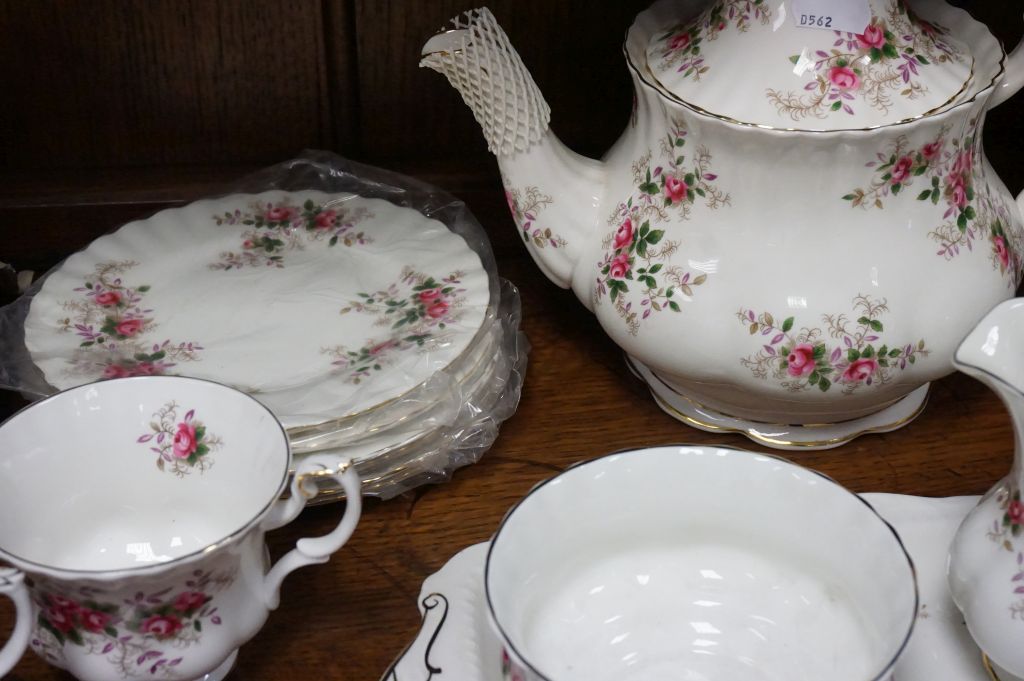 Royal Albert Tea service and Dinner plates in Lavender Rose pattern comprising Two Tier Cake - Image 3 of 3