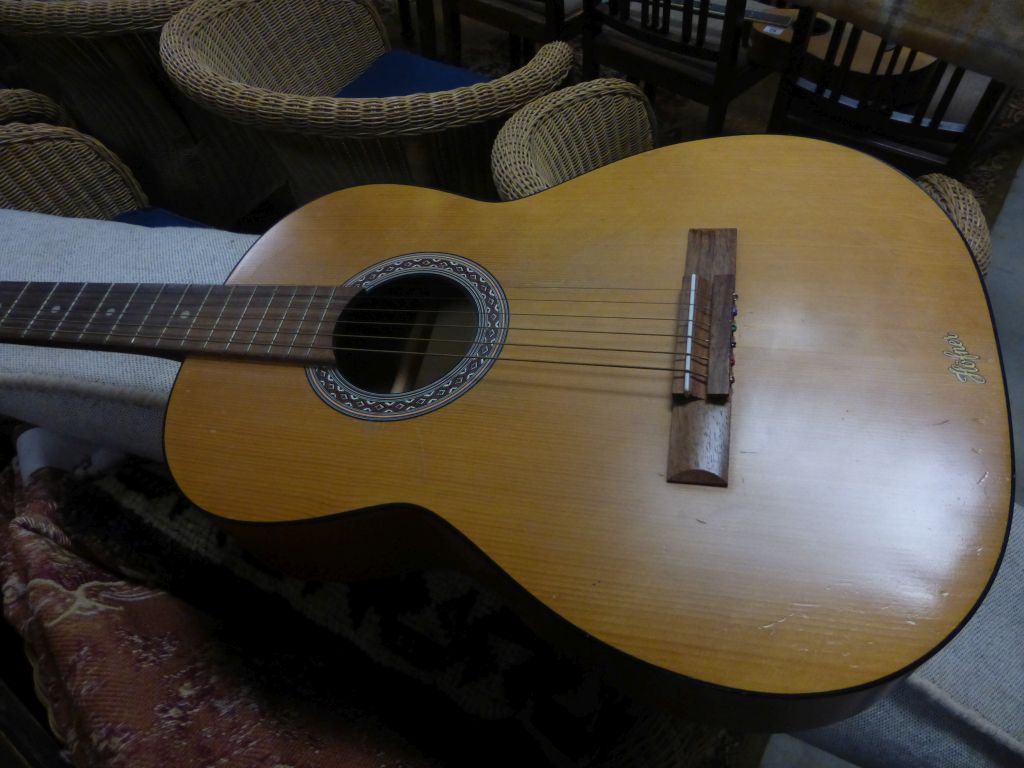 Hofner guitar in period case a/f - Image 7 of 12