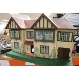 1930's Triang No 62 Dolls House and furniture