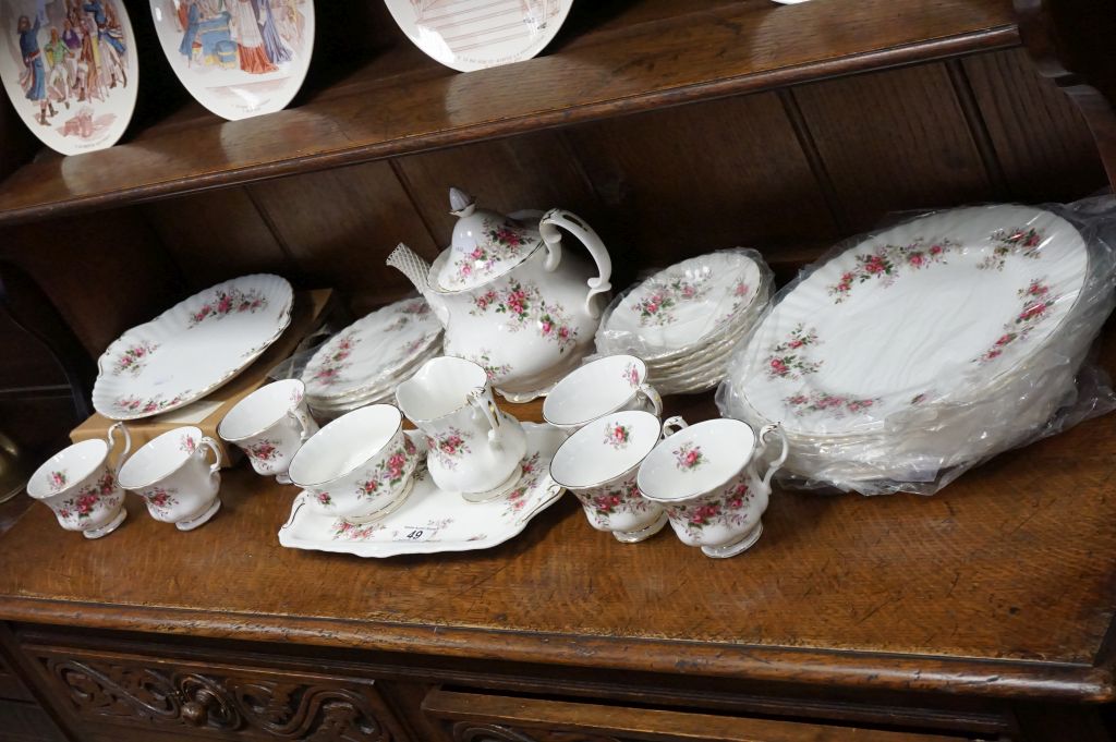 Royal Albert Tea service and Dinner plates in Lavender Rose pattern comprising Two Tier Cake