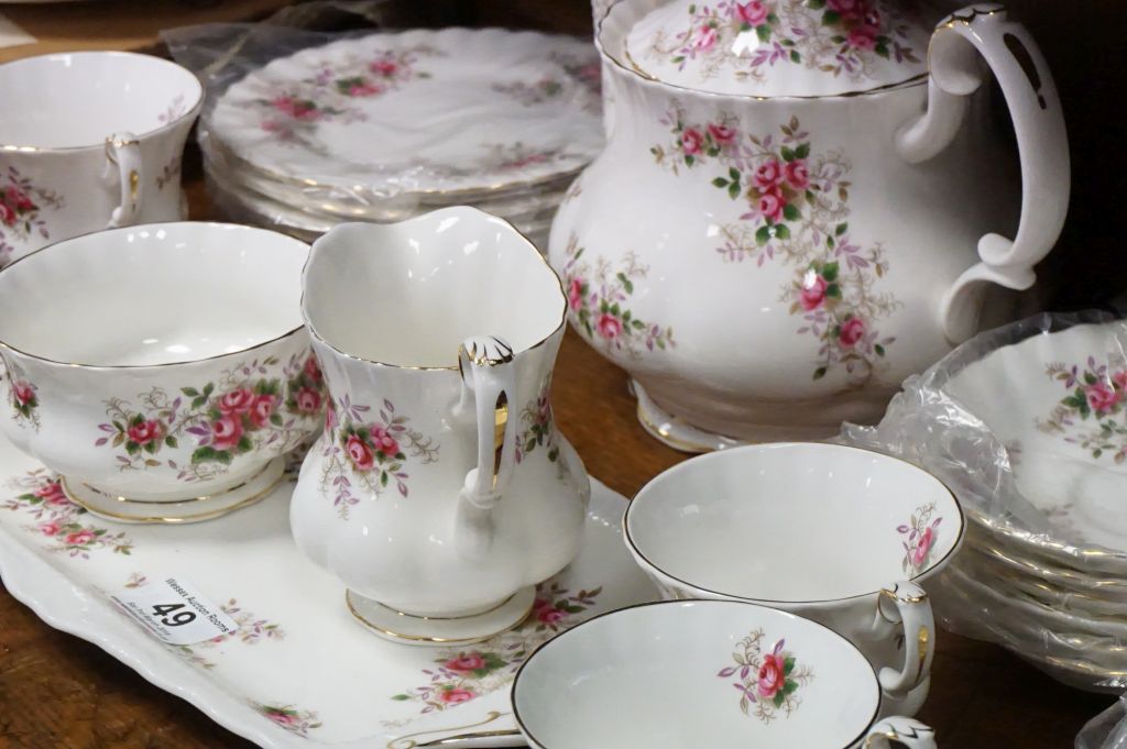 Royal Albert Tea service and Dinner plates in Lavender Rose pattern comprising Two Tier Cake - Image 2 of 3