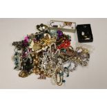 Costume jewellery to include vintage brooches, necklaces, bracelets, cloisonne beads, freshwater