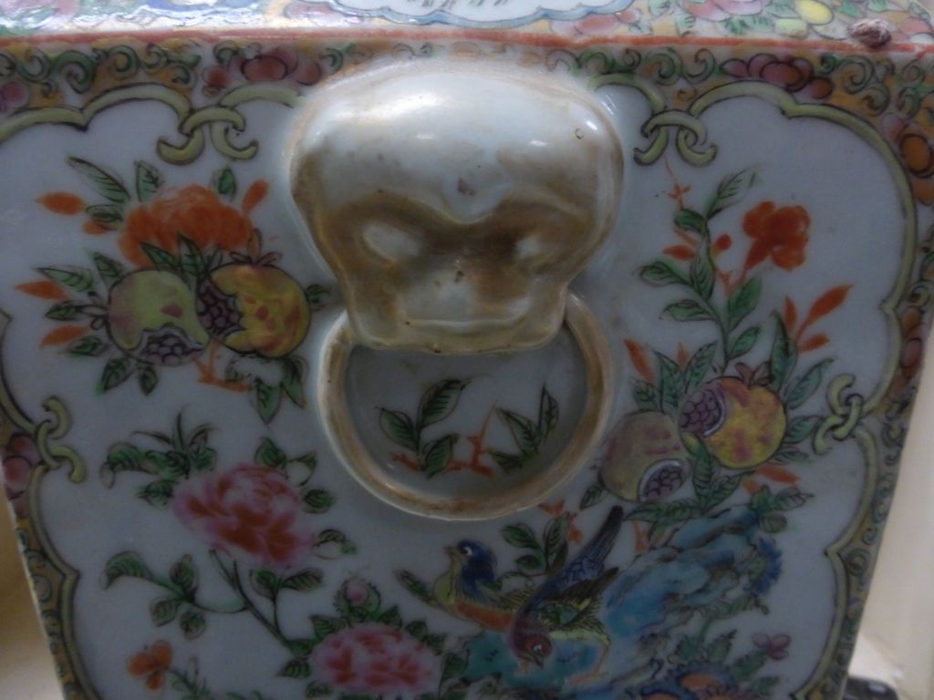 Chinese Famille Rose vase with hand painted scenes - Image 11 of 21