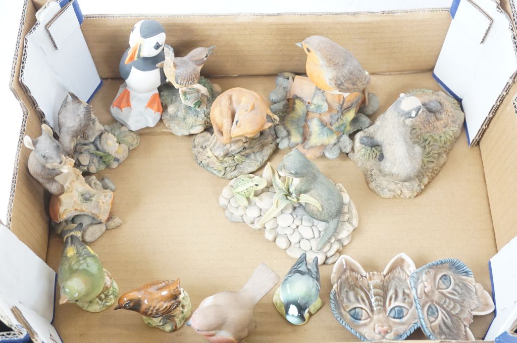 Tray of mixed ceramics to include; Wade, Beswick birds, Border Fine Arts animals etc - Image 2 of 3