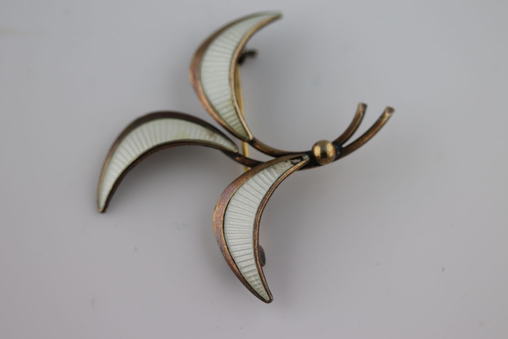 A Scandinavian style enamelled silver gilt vintage three leaf brooch, white enamelled leaves (some - Image 2 of 5