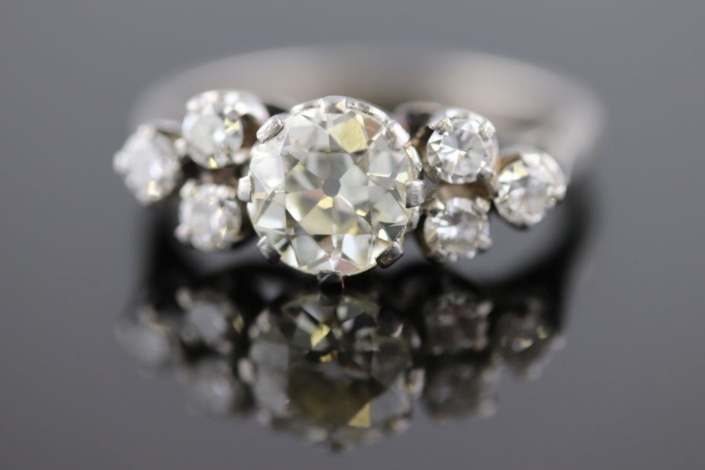 A circa 1930s 1.40 carat diamond 18ct white gold platinum set ring, the round old cut diamond