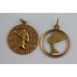 An 18ct yellow gold circular Egyptian pendant displaying the bust in relief of Nefertiti against