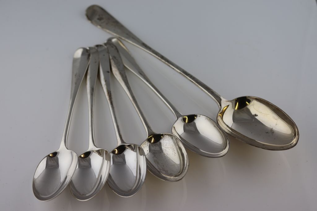 Five Edwardian silver rat tail pattern serving spoons, London 1907 Holland, Aldwinckle & Slater, - Image 2 of 3