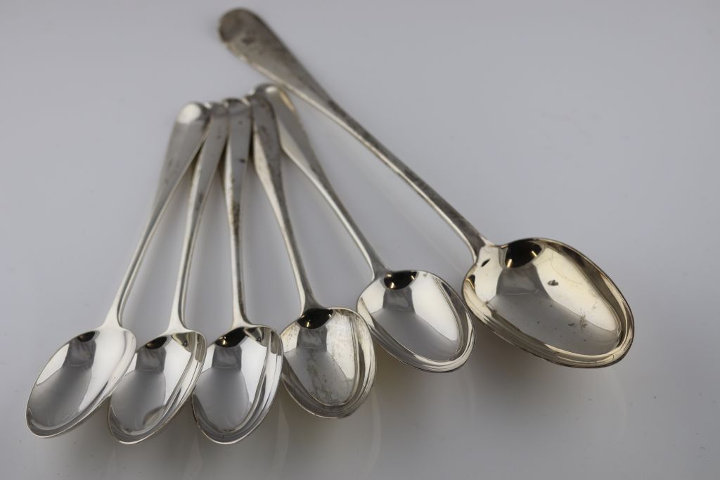 Five Edwardian silver rat tail pattern serving spoons, London 1907 Holland, Aldwinckle & Slater,