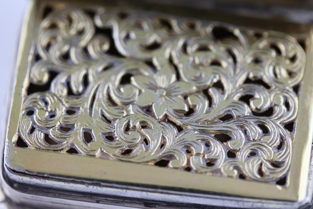 A William IV silver vinaigrette, the lid engine turned with blank cartouche and foliate border - Image 4 of 8