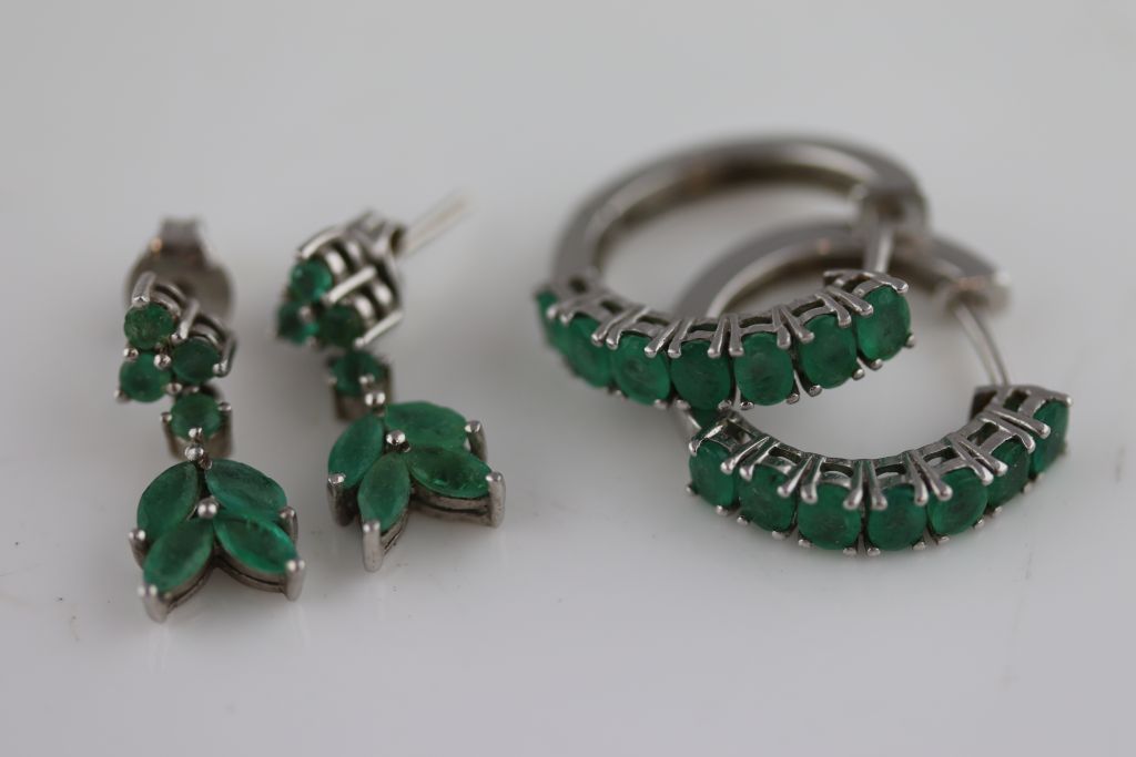 A pair of emerald silver stylised leaf drop stud earrings, marquise shaped and round mixed cut - Image 4 of 4