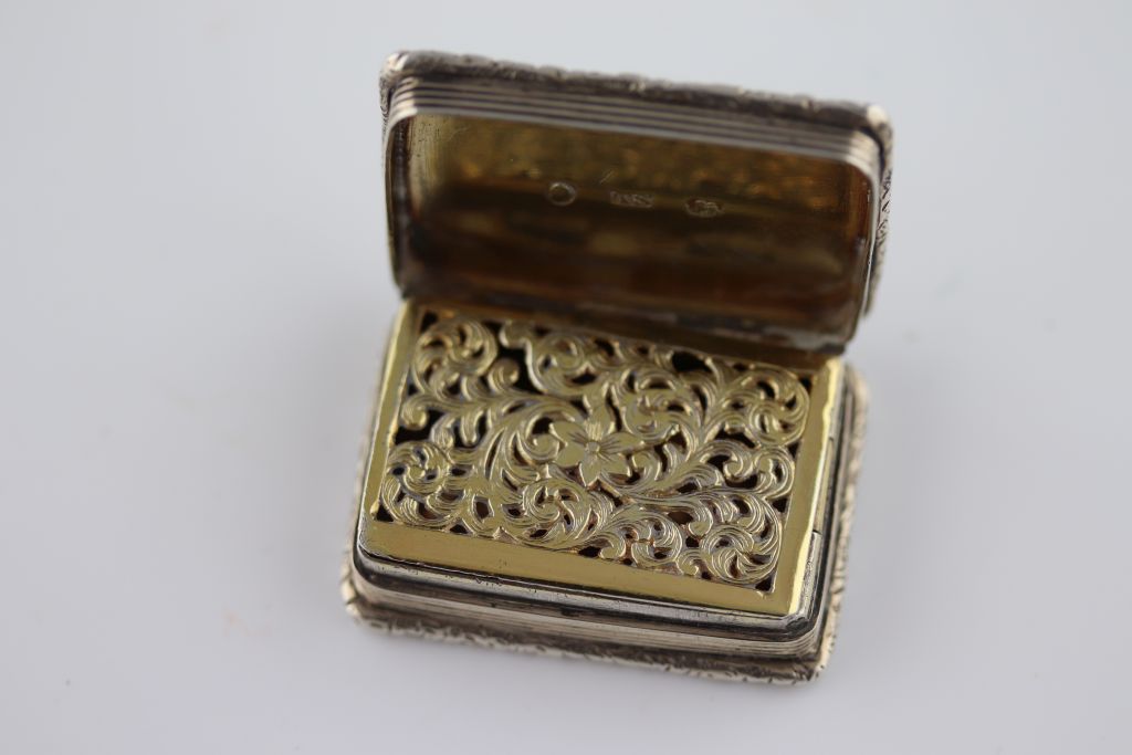 A William IV silver vinaigrette, the lid engine turned with blank cartouche and foliate border - Image 3 of 8