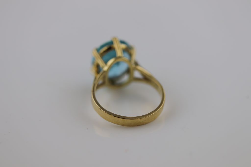 A blue topaz 18ct yellow gold ring, the claw set oval mixed cut blue topaz, measuring approximately - Image 5 of 6