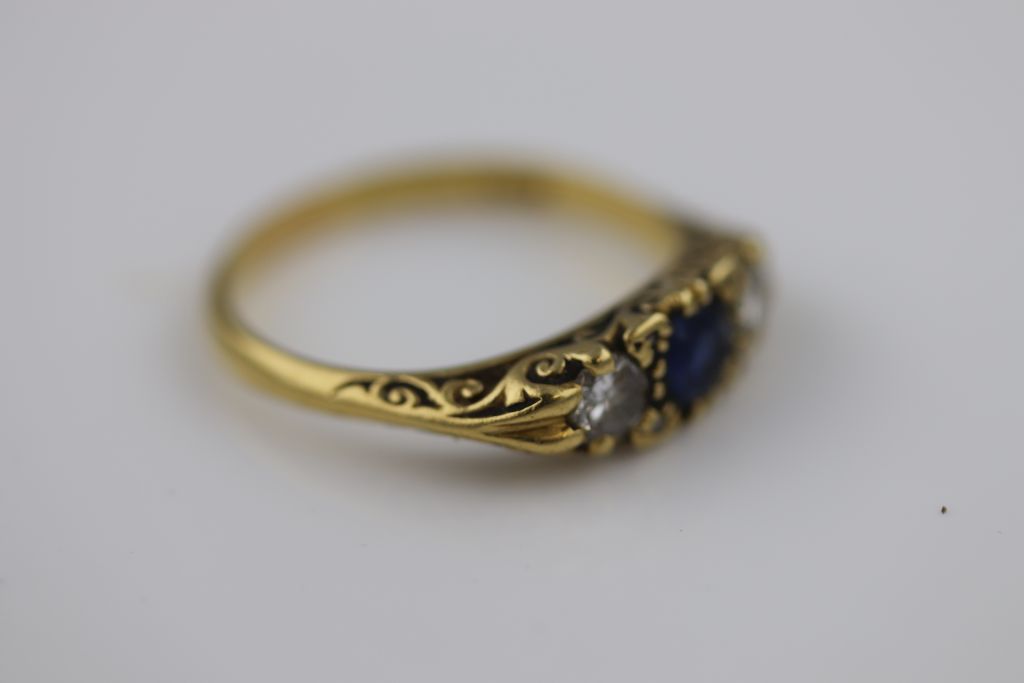 A Victorian style blue sapphire and diamond 18ct yellow gold three stone boat head ring, the central - Image 3 of 6