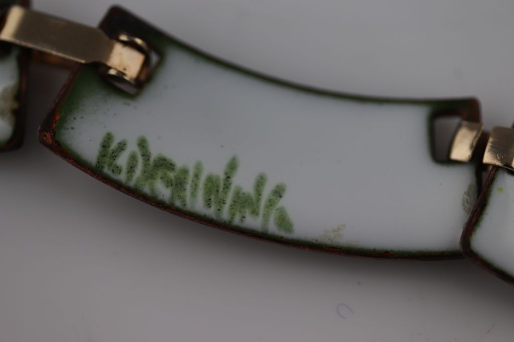 Kay Denning (American, mid 20th century), an enamelled collar necklace, olive green enamel on copper - Image 6 of 6