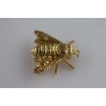 An 18ct yellow gold insect brooch in the form of a fly, realistically modelled, paused ready to fly,