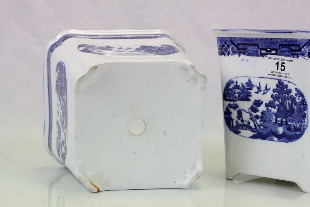 Pair of 19th century Minton Planters decorated with Willow Pattern - Image 2 of 3