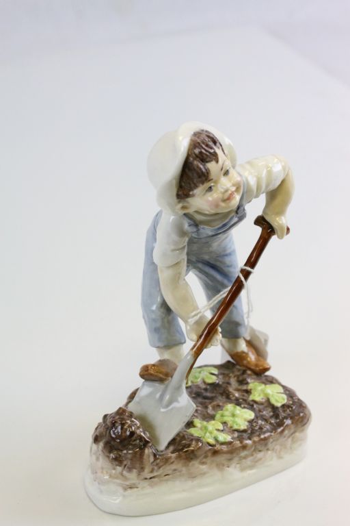 Royal Worcester hand painted figurine "Saturday's Child" 3524 - Image 2 of 3