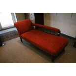 Late Victorian / Edwardian Chaise-Lounge with Red Fabric Upholstery