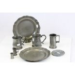 Small collection of vintage Pewter items to include Measures