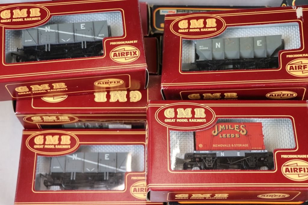 21 OO gauge items of rolling stock to include Airfix GMR x 10 and Mainline Railways x 11 - Image 5 of 5