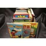 Collection of approximately 32 Annuals and Books including Teenage Ninja Mutant Turtles, Viz,