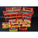 19 Boxed Hornby OO gauge item of rolling stock to include K6225 3 pack, K6225 3 pack (damaged