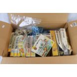 Plastic military figures - Collection featuring 15 boxed examples (Airfix x 7 with one sealed &