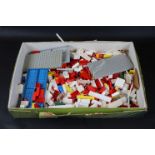 Collection of vintage Lego Town to include 3 x cars and various accessories