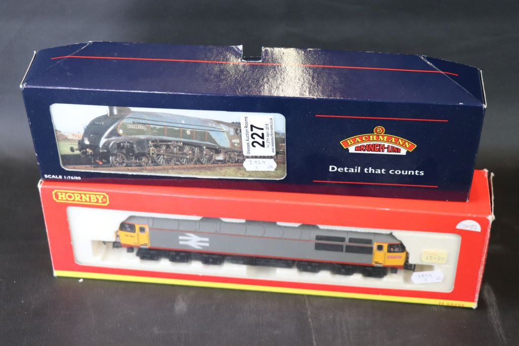 Two OO gauge engines to include Bachmann 31956 A4 4482 Golden Eagle LNER Doncaster Green S/C and