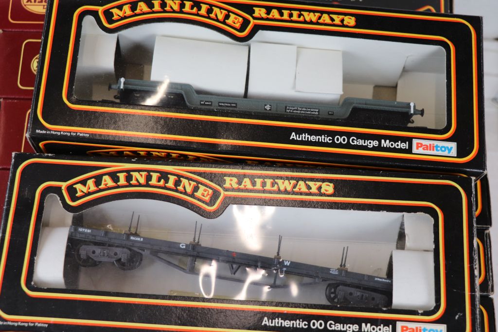 21 OO gauge items of rolling stock to include Airfix GMR x 10 and Mainline Railways x 11 - Image 3 of 5