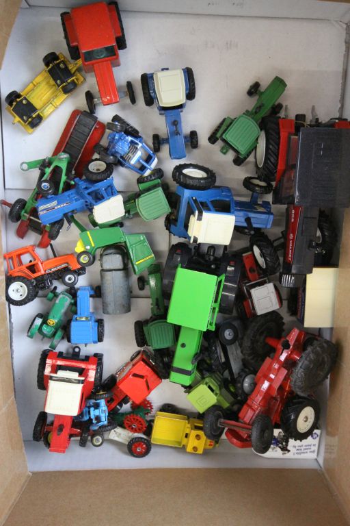 Collection of diecast and plastic tractors to include ERTL, Crescent, Lone Star, Dinky etc (approx - Image 2 of 2