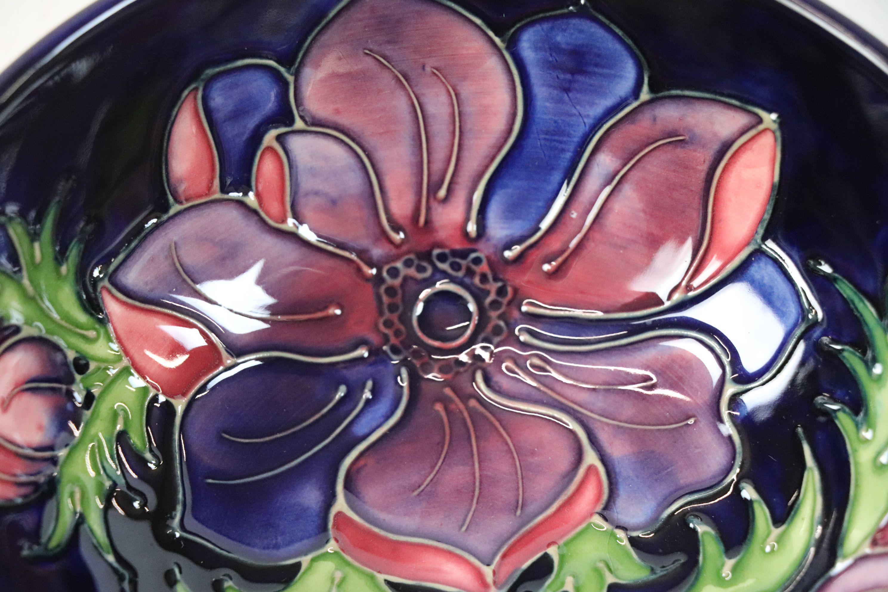 Moorcroft anemone pattern bowl, blue ground with red and purple anemone decoration, impressed and - Image 4 of 5