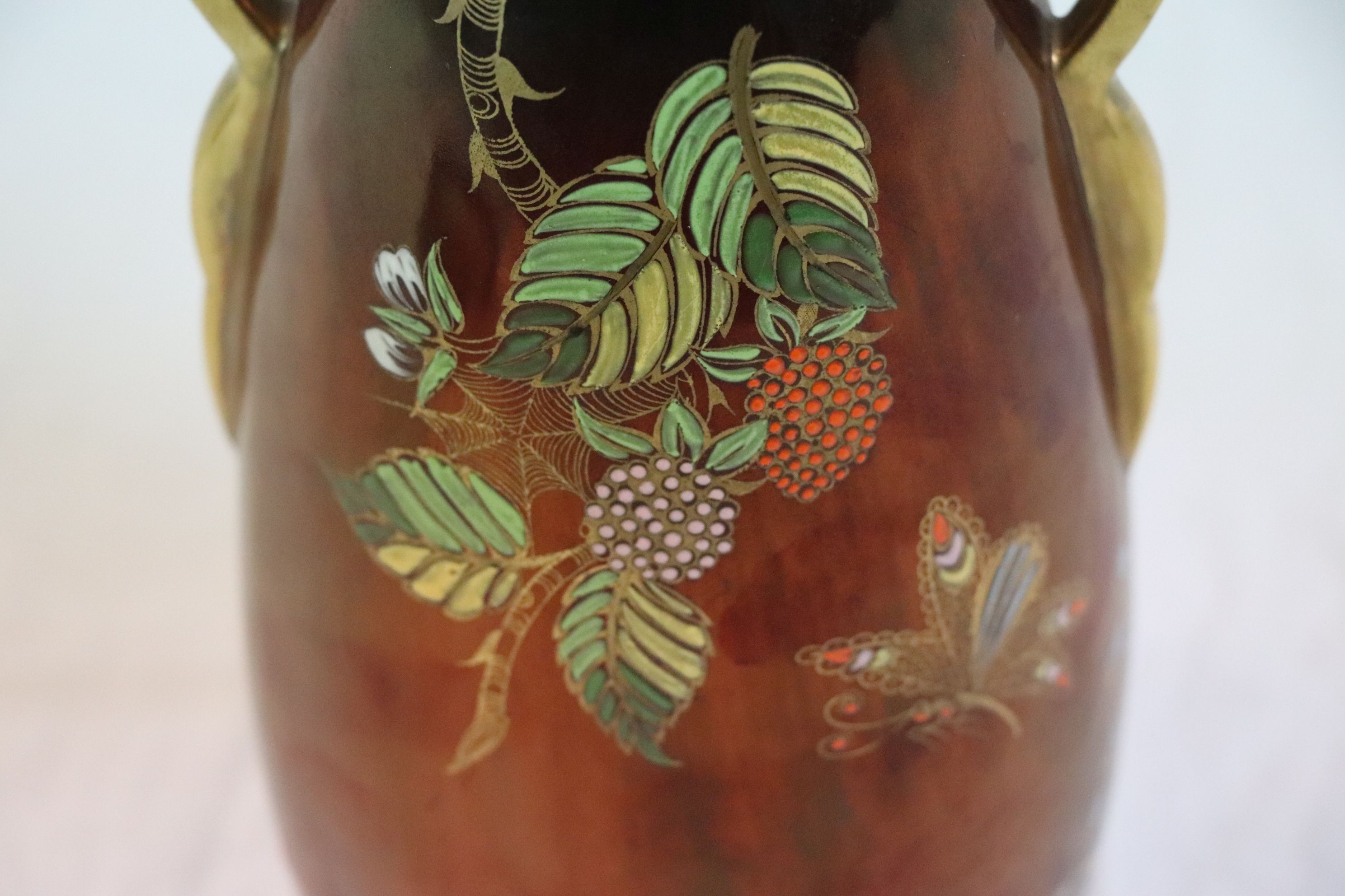 Carltonware hand painted plate with gilt ogee style border and red ground, depicting Indian - Image 8 of 10