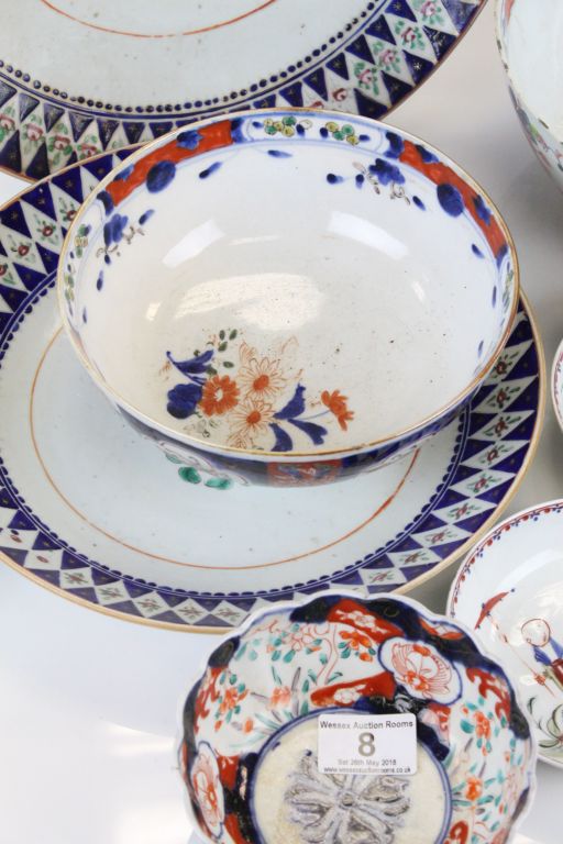 Collection of eight vintage Oriental ceramic dishes and chargers to include two Famille Rose type - Image 3 of 8