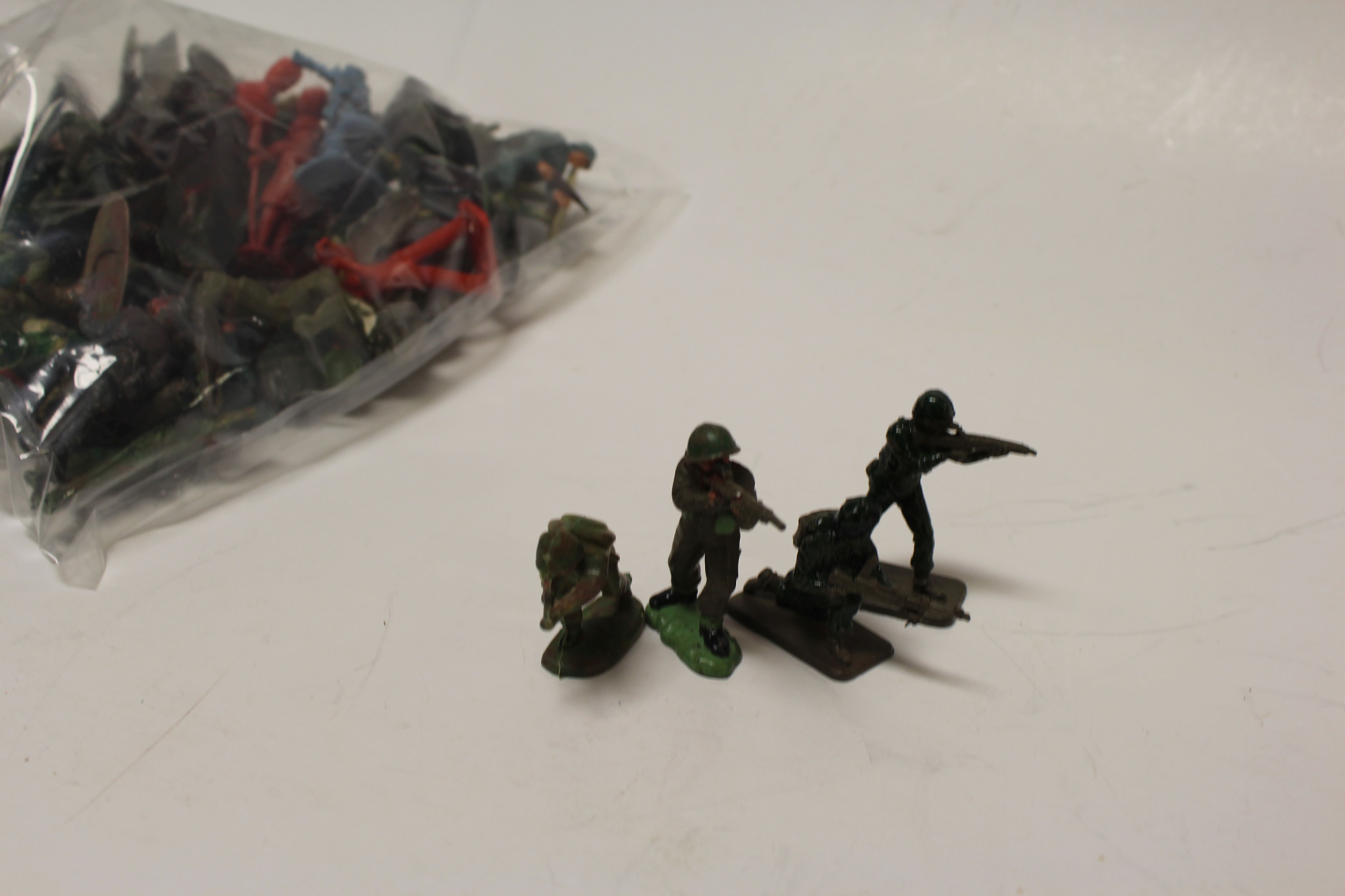 A tray of playworn military die-cast vehicles to include Dinky, Benbros, Britains and a bag of toy - Image 2 of 3