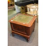 Victorian Commode in Mahogany with a pull-out step