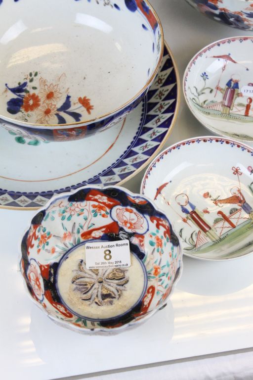 Collection of eight vintage Oriental ceramic dishes and chargers to include two Famille Rose type - Image 4 of 8