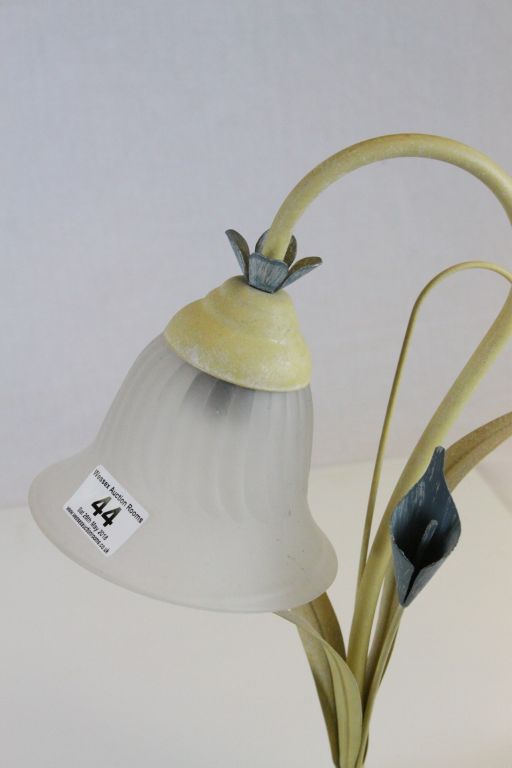 Pale Yellow Finish Metal Table Lamp in the form of a Flower - Image 2 of 4