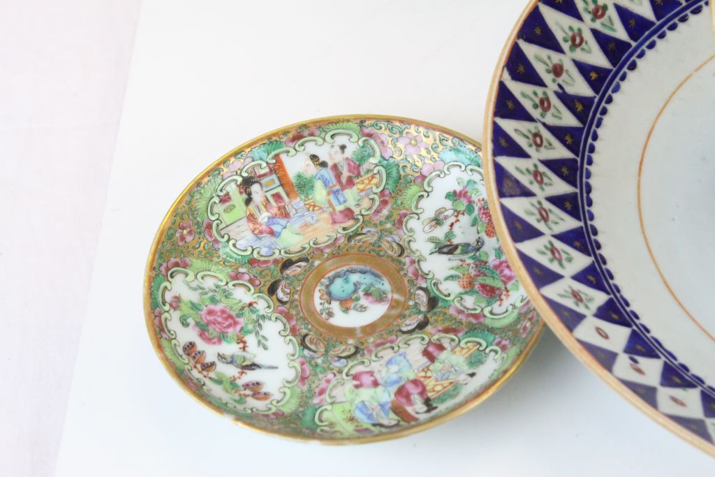 Collection of eight vintage Oriental ceramic dishes and chargers to include two Famille Rose type - Image 6 of 8