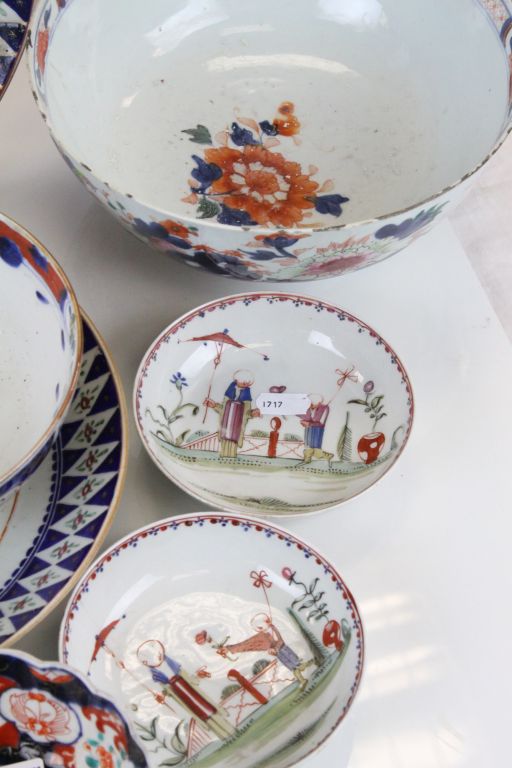Collection of eight vintage Oriental ceramic dishes and chargers to include two Famille Rose type - Image 5 of 8