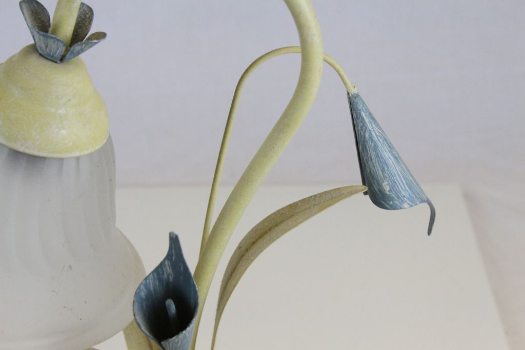 Pale Yellow Finish Metal Table Lamp in the form of a Flower - Image 3 of 4