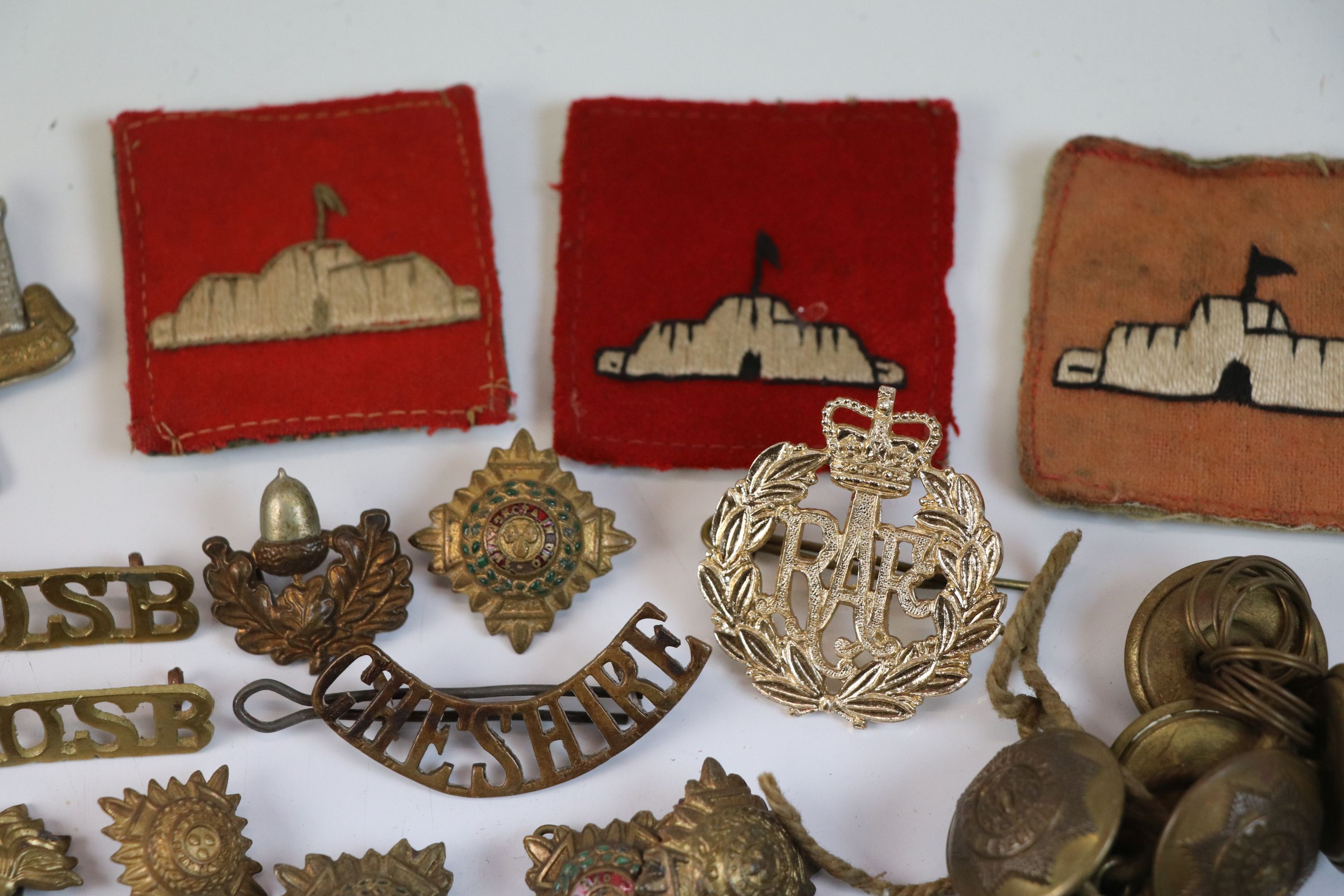 Small collection of military Regimental Badges & Buttons. - Image 2 of 3
