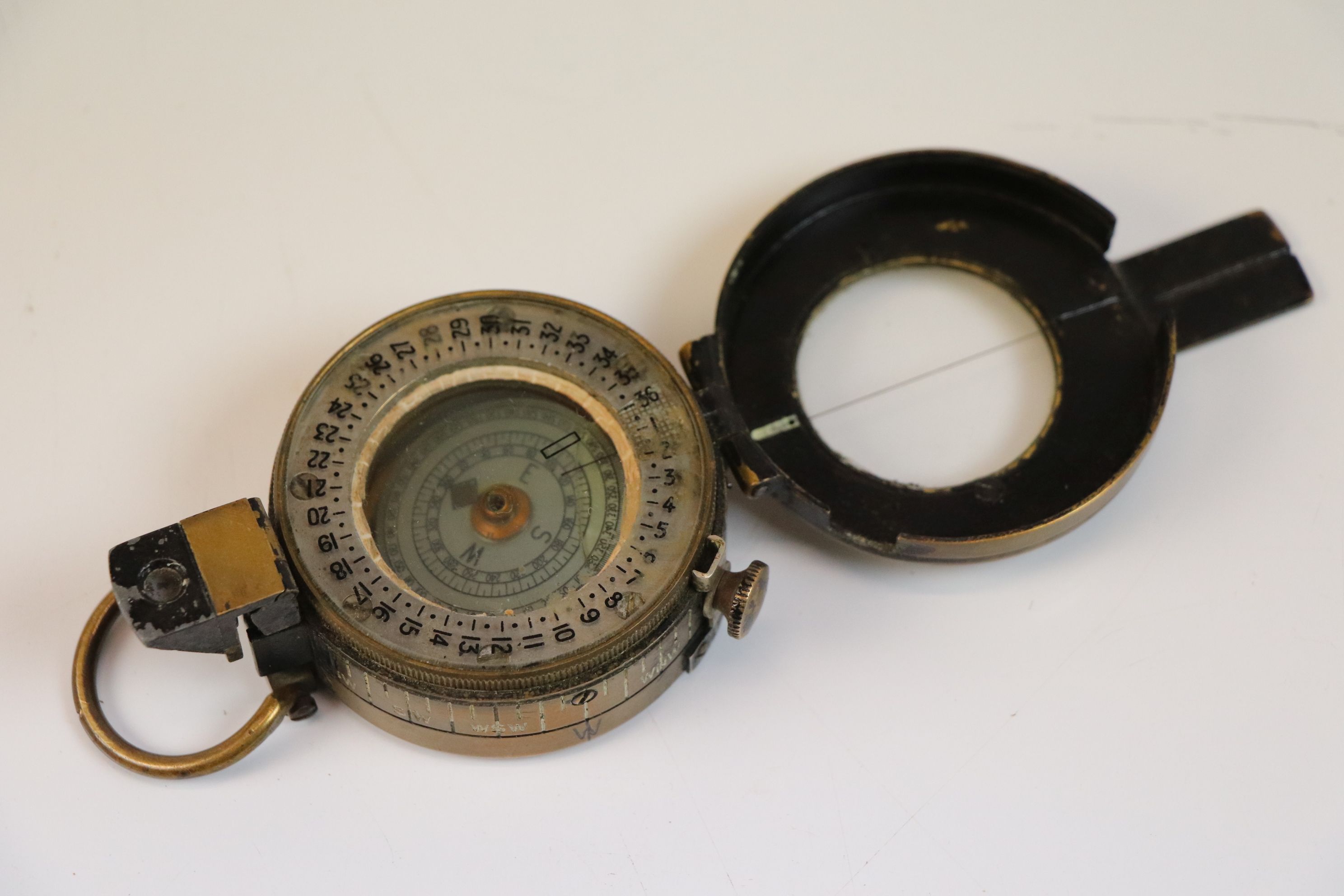 A 1940 British WW2 MkIII Military Compass By T.G. Co Ltd No.33255. - Image 2 of 2