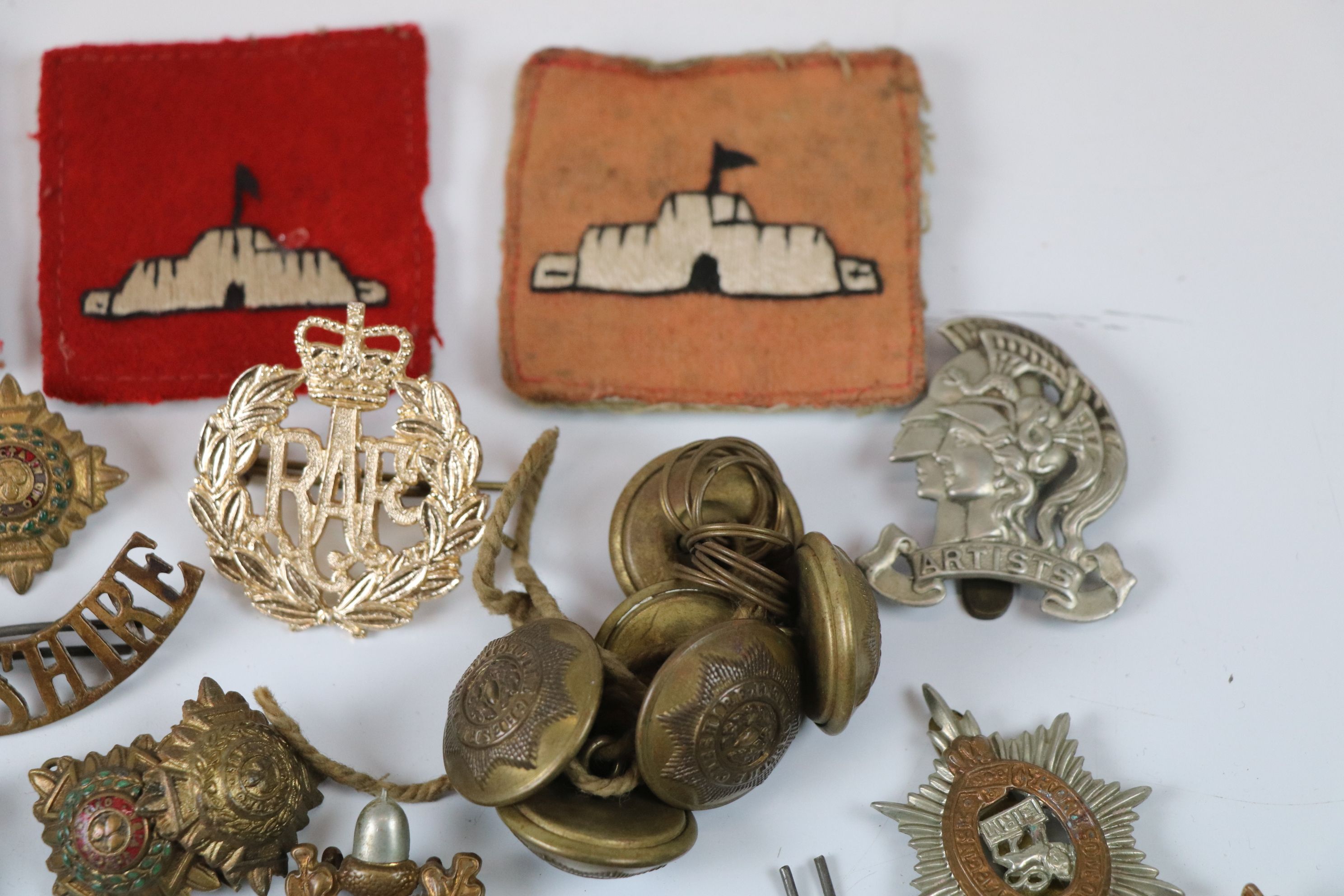 Small collection of military Regimental Badges & Buttons. - Image 3 of 3