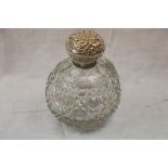 Silver topped hobnail scent bottle William Deakin Birmingham 1902