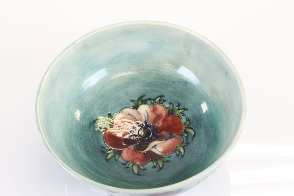 Moorcroft Anemone pattern bowl, green ground with red and purple anemone decoration, mid 20th - Image 3 of 4